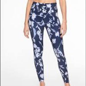 Athleta salutation 7/8 legging